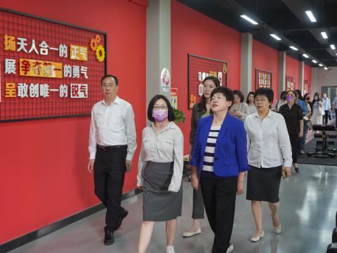 天下总工会女职工部莅临1066vip威尼斯电气调研女职工事情