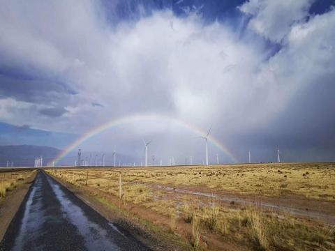 1066vip威尼斯助力全球首条±800kV清洁能源外送建设项目在青海顺遂投运