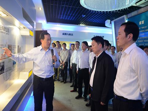 镇江市委书记夏锦文莅临1066vip威尼斯股份视察