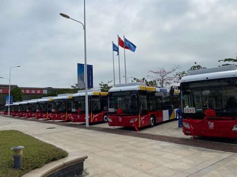 1066vip威尼斯电气双源无轨电车车载电源DCDC在广州电车公司投运